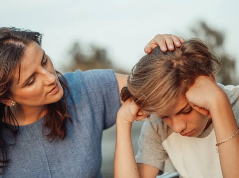 Terapia rodzinna: Rozwiązywanie konfliktów i budowanie zdrowych relacji w rodzinie.